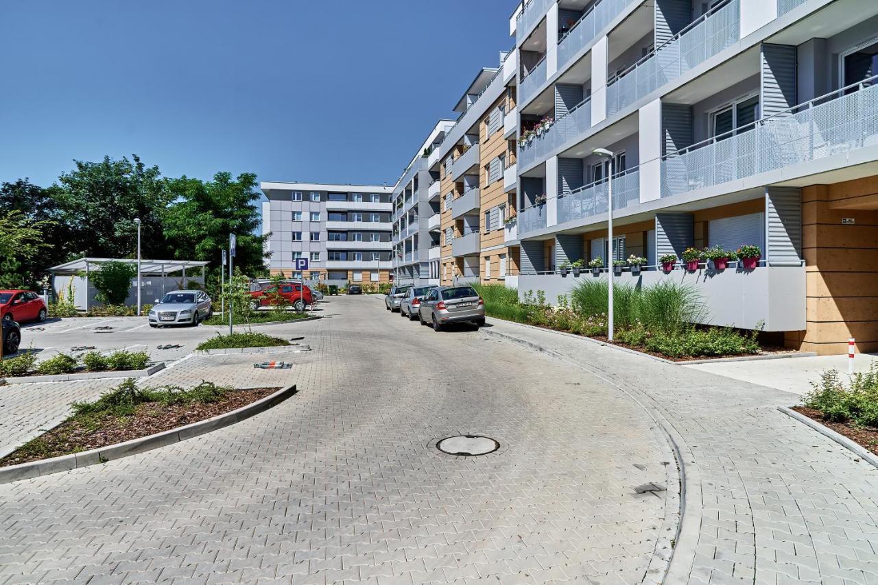 Modern Apartments Wroclaw By Renters المظهر الخارجي الصورة